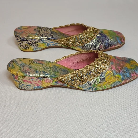 Vintage 1960's Oophies brocade slippers * gold multicolor * 7.5 N - Picture 3 of 11